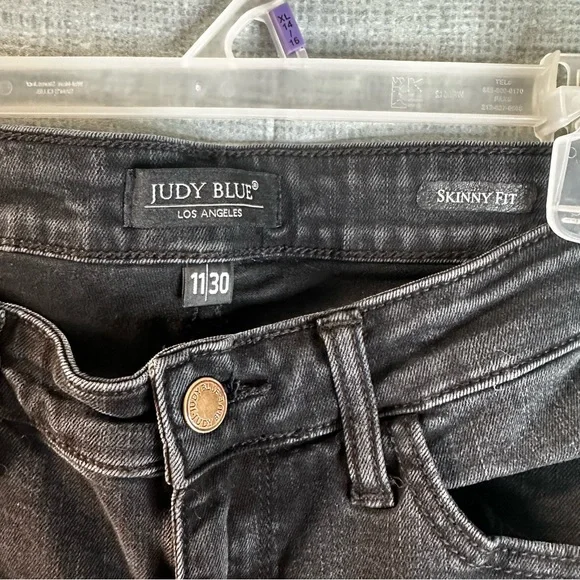 Judy Blue Black Leopard Patch Distressed Skinny Jeans 11/30 Mid Rise Raw Hem EUC - Picture 2 of 9